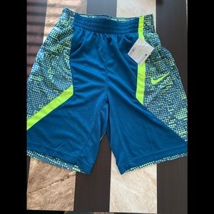 NIKE Shorts Kids. Size L. NEW